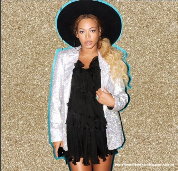 Beyonce, pregnant with twins, showing off her pregnancy style.