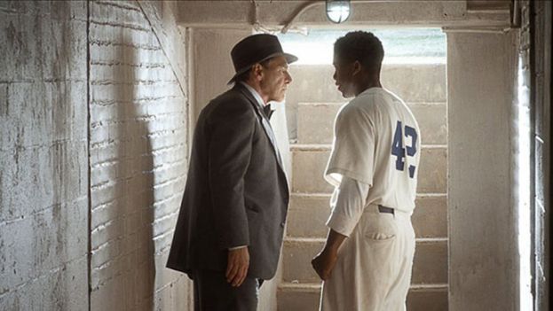 Harrison Ford (l) and Chadwick Boseman in the movie 42