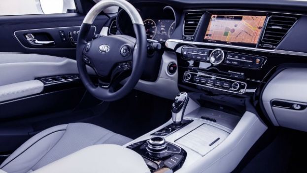 Luxurious interior of the Kia K900 