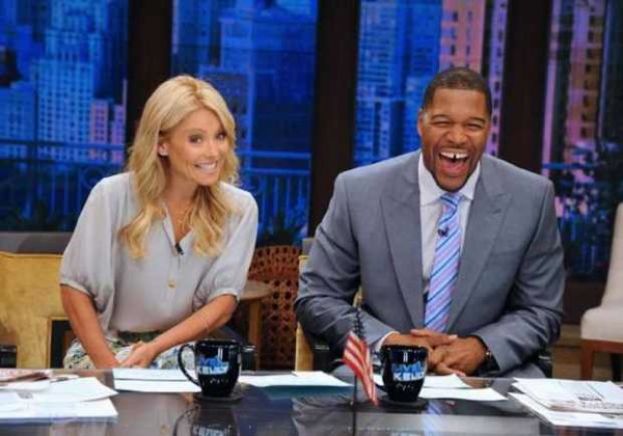 Kelly Ripa and Michael Strahan on the set of Live with Kelly and Michael