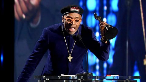 Filmmaker Spike Lee giving his acceptance speech upon receiving an honorary Oscar from the American Motion Pictures Arts and Sciences seventh annual Governor's Ball